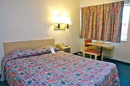 Oyo Hotel Tulsa Ok, I-44 Exteriör bild